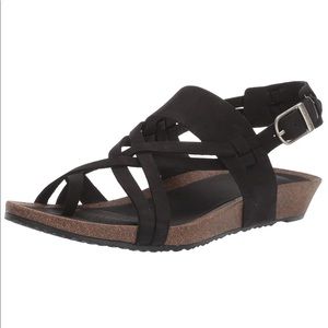 NWT black Teva ysidro sandles size 8